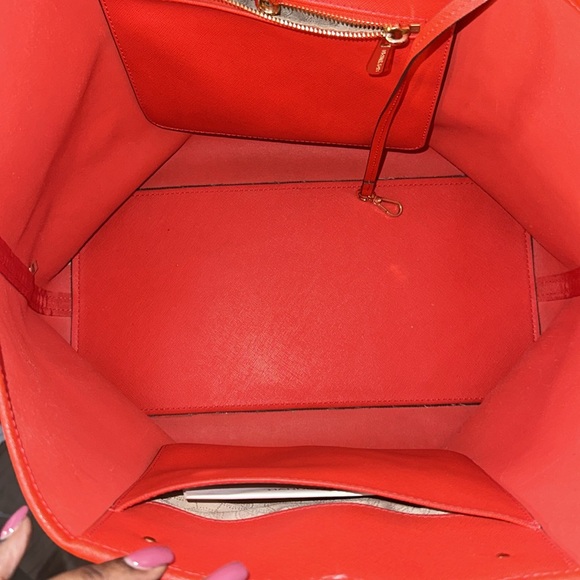 Michael KORS Saffiano Red Leather Tote - Picture 4 of 9